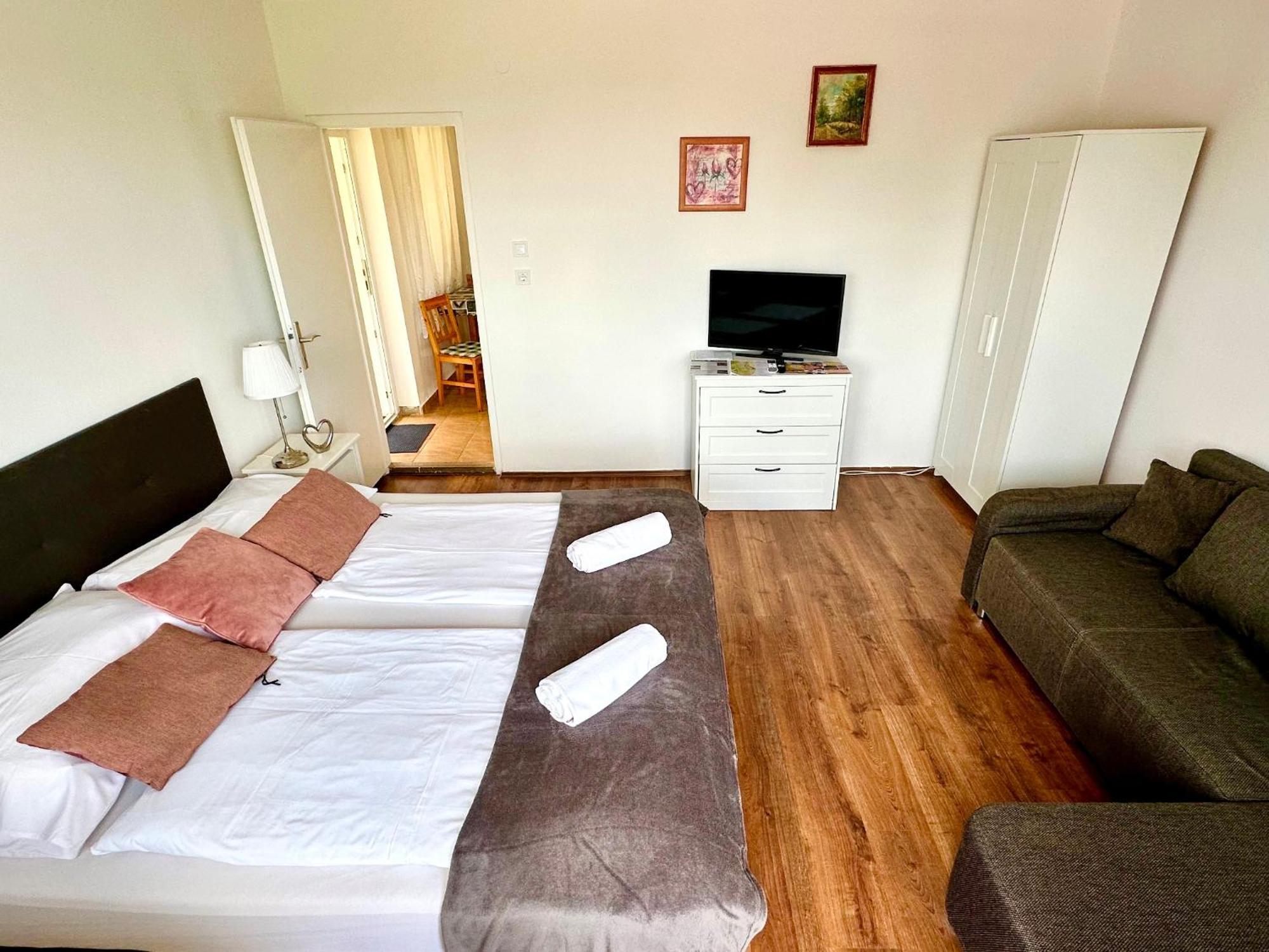 Szent Orban Panzio - Kutyabarat Apartmanok Zalakaros Bagian luar foto