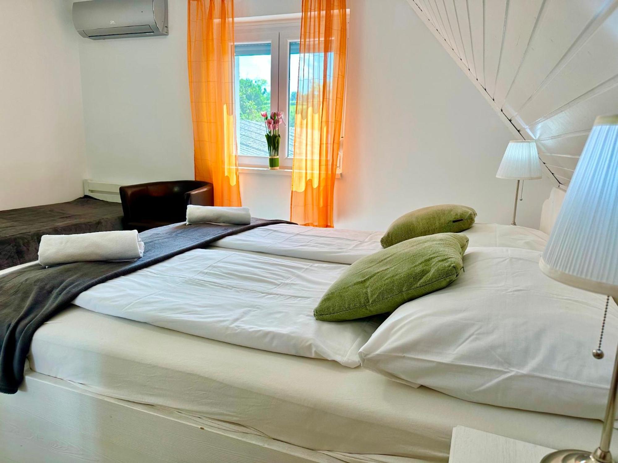 Szent Orban Panzio - Kutyabarat Apartmanok Zalakaros Bagian luar foto